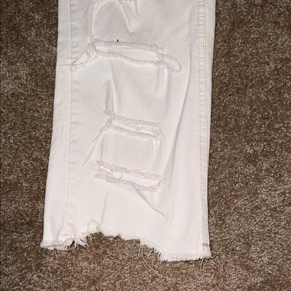 We The Free Heavily Distressed White Jeans - size 29. B4 - Picture 3 of 7